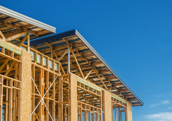 Obraz premium Structural framework and roof of a new housing project