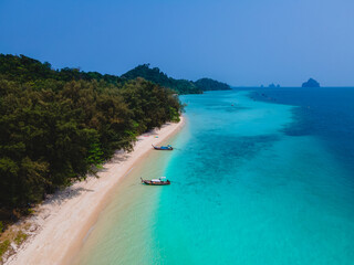 Koh Kradan Island with a white tropical beach and turqouse colored ocean