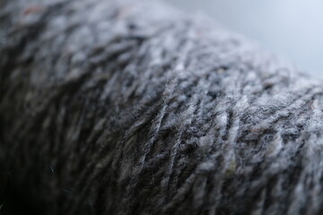 灰色の毛糸　グレーの糸　手編み　編み物　ハンドメイド　プレゼント　手芸　背景素材　シンプル