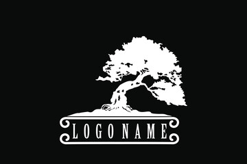 Obraz premium Old Oak Maple Tree Silhouette. Residential landscape vintage logo design