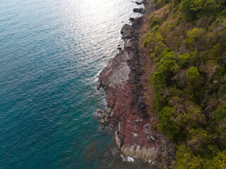 Obraz premium Aerial drone view of beautiful beach with turquoise sea water and palm trees of Gulf of Thailand. Kood island, Thailand.