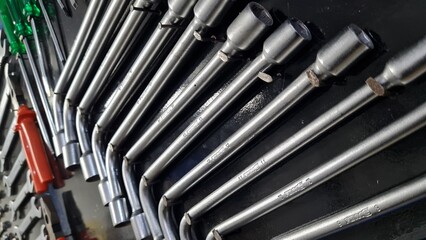 tools L