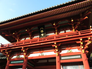 Fototapeta na wymiar 鶴岡八幡宮の楼門　Tsurugaoka Hachimangu Shrine