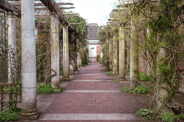 Obraz premium The Hill Garden & Pergola in London
