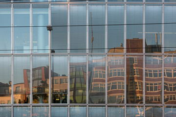 Obraz premium Reflection on window in the city