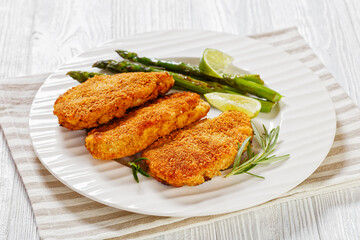breaded chicken breasts with asparagus and lime