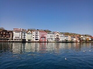 Fototapeta na wymiar İstanbul, frühlingshafte Farben, April 2023, Bosporus 