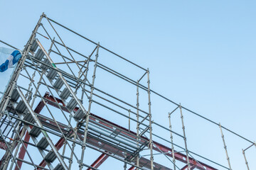 ビル建築足場と落下防止柵Scaffolding fall protection sheet