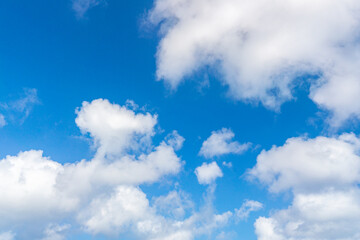 青空　空　雲　春の空　背景　背景素材