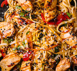 Stir fry noodles with vegetables and chicken macro