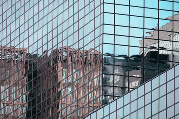 Rotterdam: Spiegelungen in Hochhausfassade