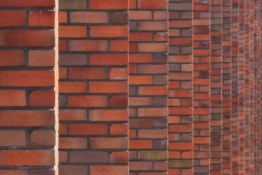 Ziegelmauerwerk, Pfeiler mit Sch&auml;rfeverlauf