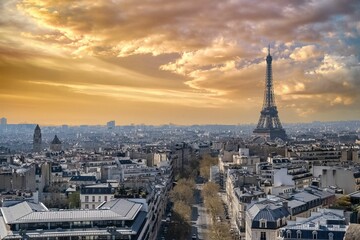 Fototapeta na wymiar Paris, beautiful Haussmann facades and roofs, with the Eiffel To