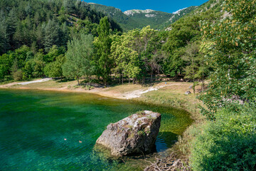 Lago di San Domenico ed Eremo di San Domenico vicino Villalago e Scanno in Abruzzo (Italia)