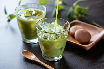 冷たい抹茶ラテ
