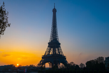 Fototapeta na wymiar Sunrise in Paris with a silhouette of the Eiffel Tower