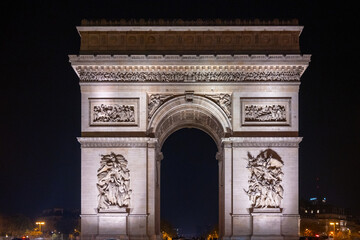 Fototapeta premium Arc de Triomphe de l Etoile at the top of the Champs-Elysees boulevard by night, Paris, France