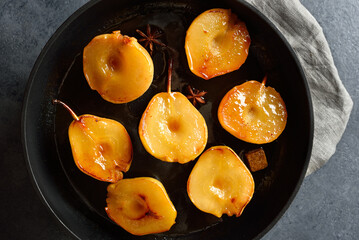 Vanilla poached pears