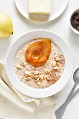 Oat porridge with caramelized pear and peanut