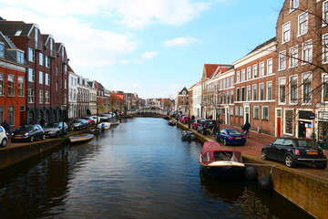 Fototapeta na wymiar Der Nieuwe Rijn in Leiden, Holland