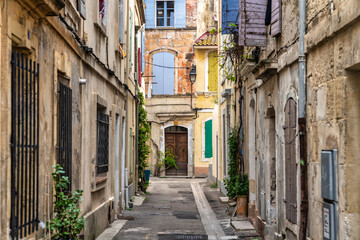 Fototapeta na wymiar Street in Arles, France