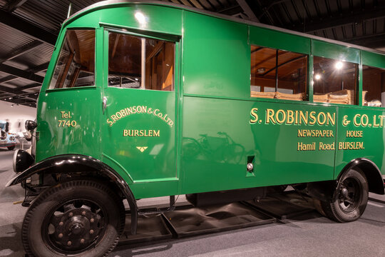 Close up of an Albion news van LCA 44 40/50 CWT from 1934