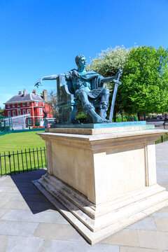 England, Yorkshire, York. The English Gothic style Cathedral and Metropolitical Church of Saint Peter in York, or York Minster. Statue of Constantine the Great. 2017-05-04