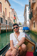 Fototapeta na wymiar tourist on a gondola in venice italy