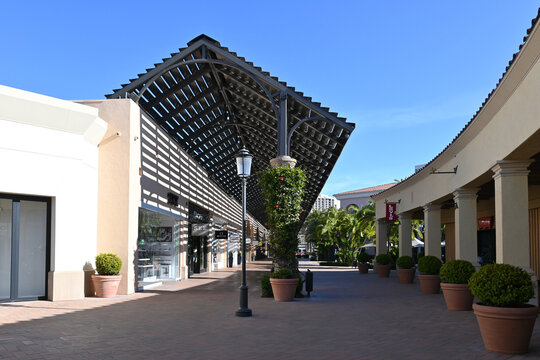 NEWPORT BEACH, CALIFORNIA - 22 APR 2023: Row of upscale shops in Fashion Island.