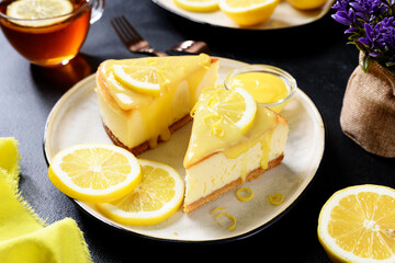 Fresh baked homemade lemon cheesecake with lemon curd and lemon slices.