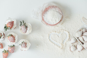 Obraz na płótnie Canvas Powder of sugar is hung on a strawberry cakes