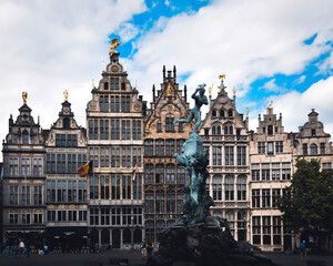 Obraz premium Brabo Fountain sculpture in Antwerp square
