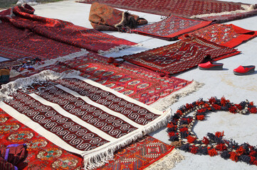 Handmade carpets with traditional ornament. Turkmenistan. Ashkhabad market. - 595476370