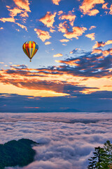 北海道の美しい雲海とバルーン合成