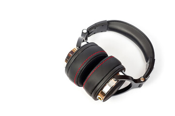 Professional studio headphones for DJs and lovers of quality music.