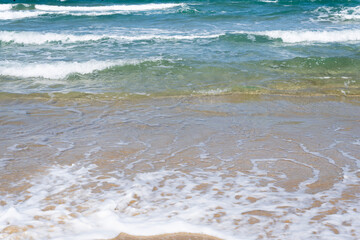 透明度の高い春の海