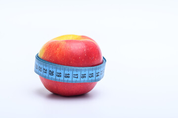 Jabłko owinięte miarką dieta - obrazy, fototapety, plakaty