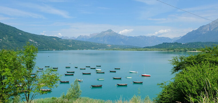Lago di Santa Croce in Italien