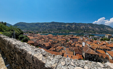 Widok na zatokę Kotorską i miasto Kotor