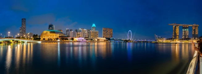 Foto op Plexiglas Panorama of cityscapes of  Marina Bay at  night in Singapore © tonefotografia