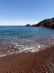 Obraz premium Azure sea coast on South of France with reddish plage