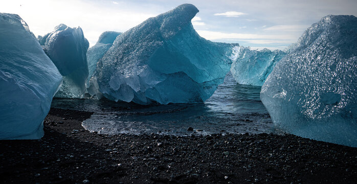 diamond beach with icebergs on iceland