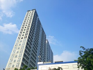 Obraz na płótnie Canvas Low angle un finish high tower building with bright blue sky. Selective focus