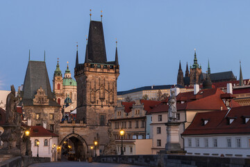 Fototapeta na wymiar Blick von der Karlsbrücke auf das Burgviertel von Prag.