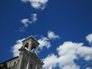 Fototapeta na wymiar カナダの教会と青空