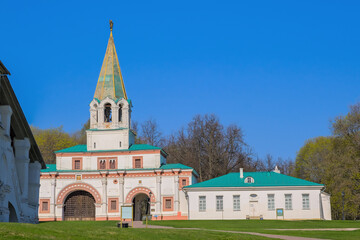 The main gate of the Sovereign's Court in the village of Kolomenskoye, built for Mikhail Mikhailovich Romanov. In the Kolomenskoye Museum-Reserve in Moscow. 16th - 17th centuries