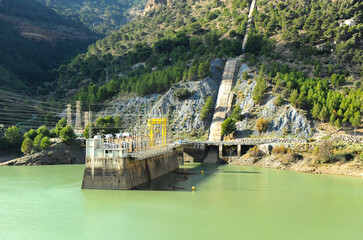 Central hidroeléctrica de bombeo del Chorro en el embalse del Tajo de la Encantada, provincia de...