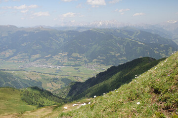 Fototapeta na wymiar The view from Imbachhorn mountain to Zell am See valley, Austria