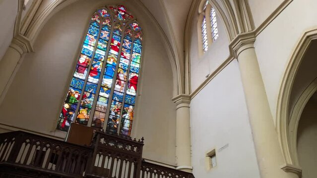 Vitraux et rosace de l'&eacute;glise de Remiremont dans les Vosges