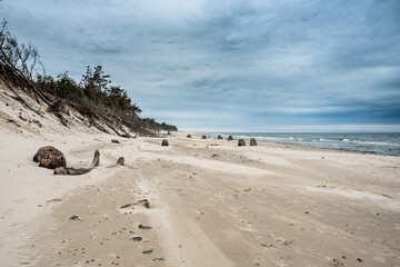 Plaża, może i błekitne niebo z chmurami